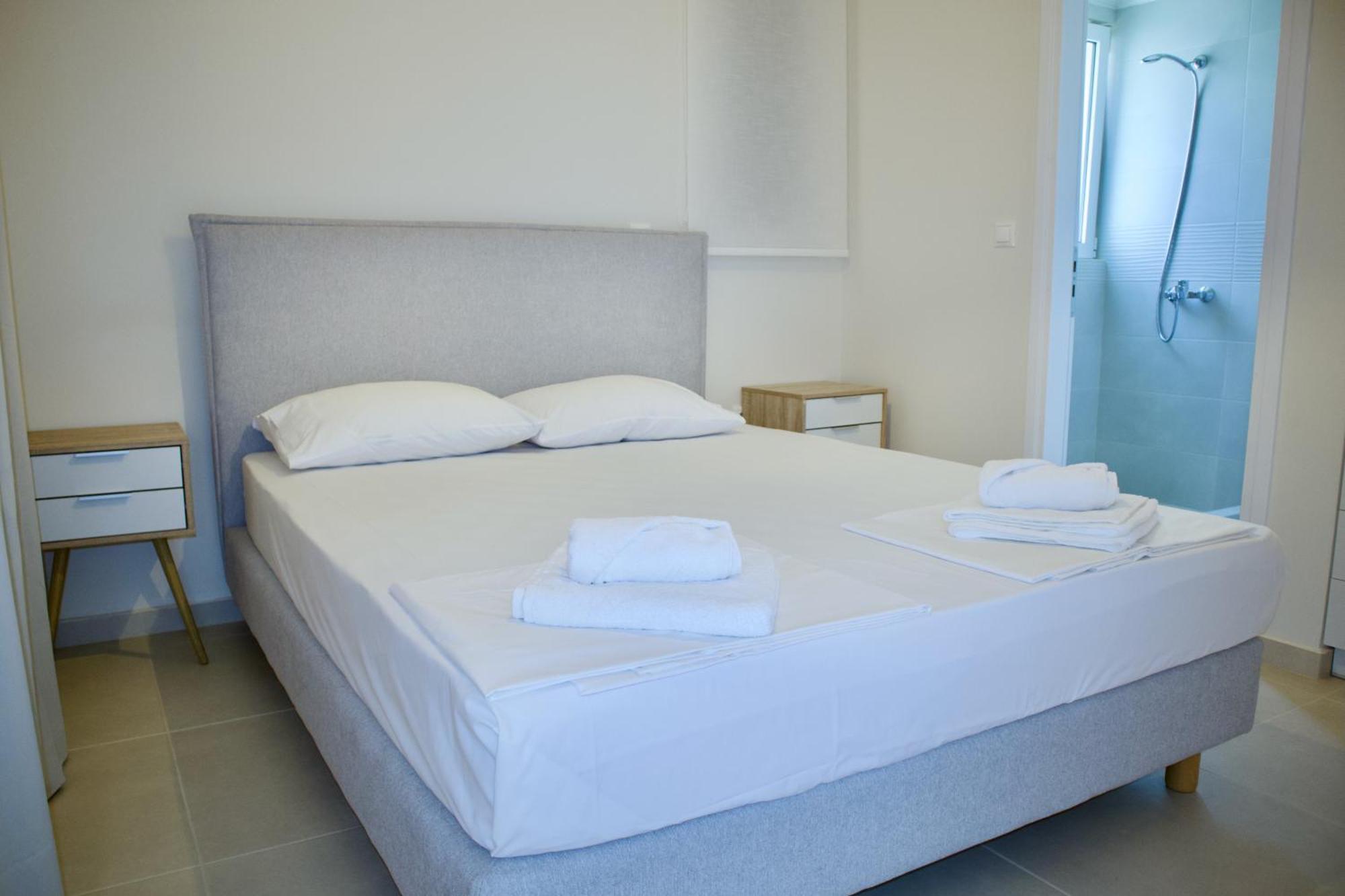 Resitour - Aphrodite Beachfront Pirgos Psilonerou Ruang foto