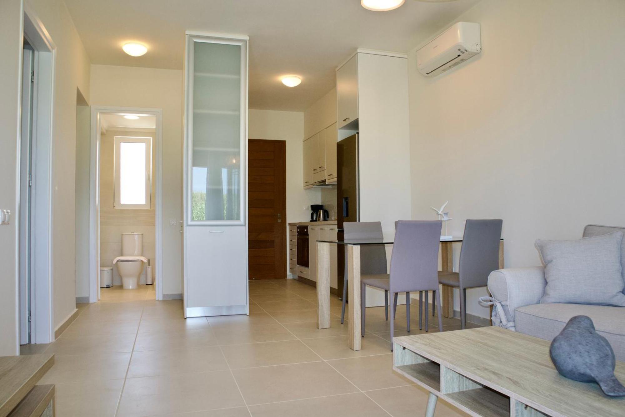 Resitour - Aphrodite Beachfront Pirgos Psilonerou Ruang foto