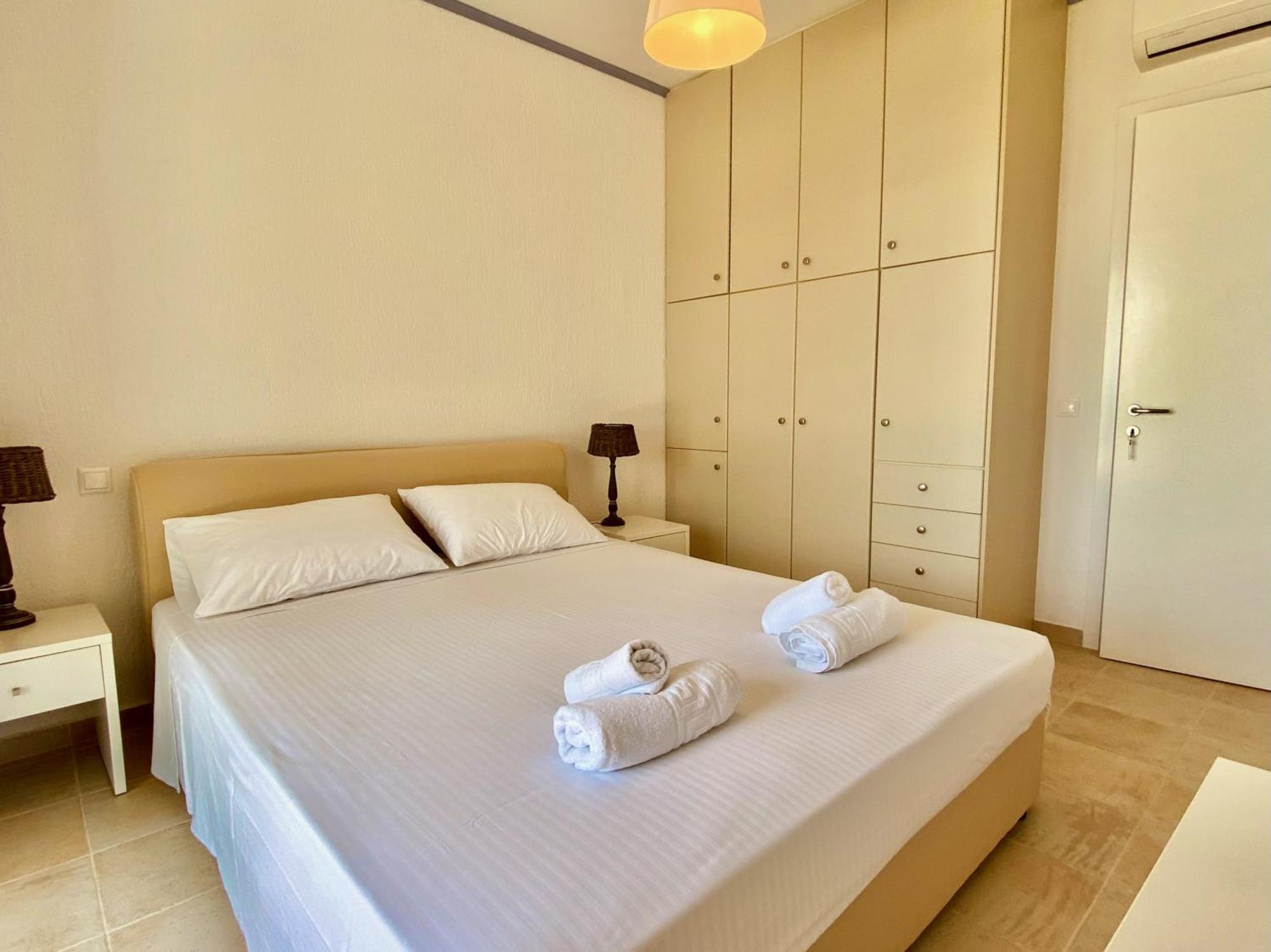 Resitour - Aphrodite Beachfront Pirgos Psilonerou Ruang foto