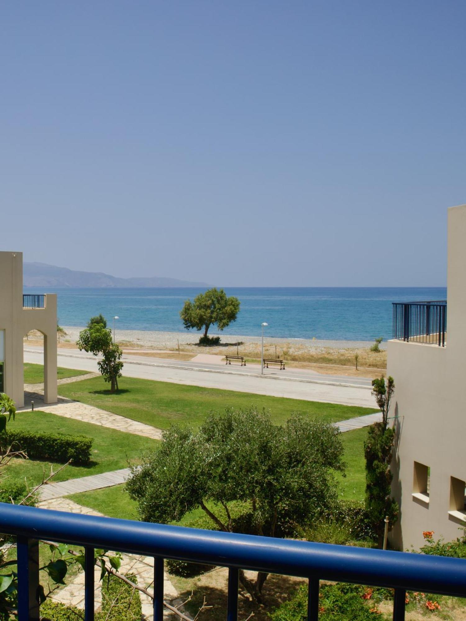 Resitour - Aphrodite Beachfront Pirgos Psilonerou Ruang foto