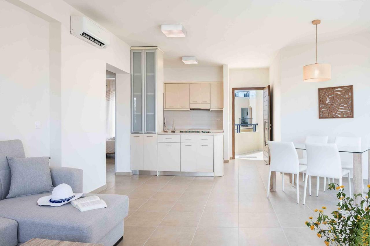 Resitour - Aphrodite Beachfront Pirgos Psilonerou Bagian luar foto