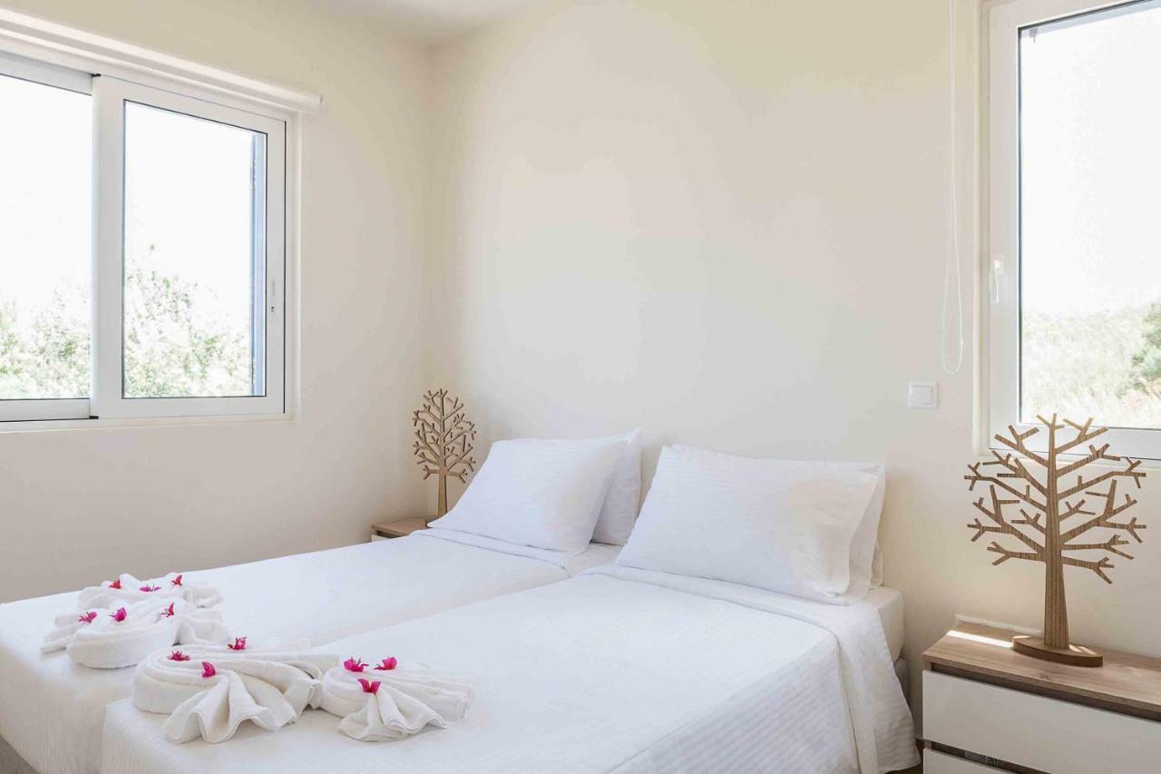 Resitour - Aphrodite Beachfront Pirgos Psilonerou Bagian luar foto