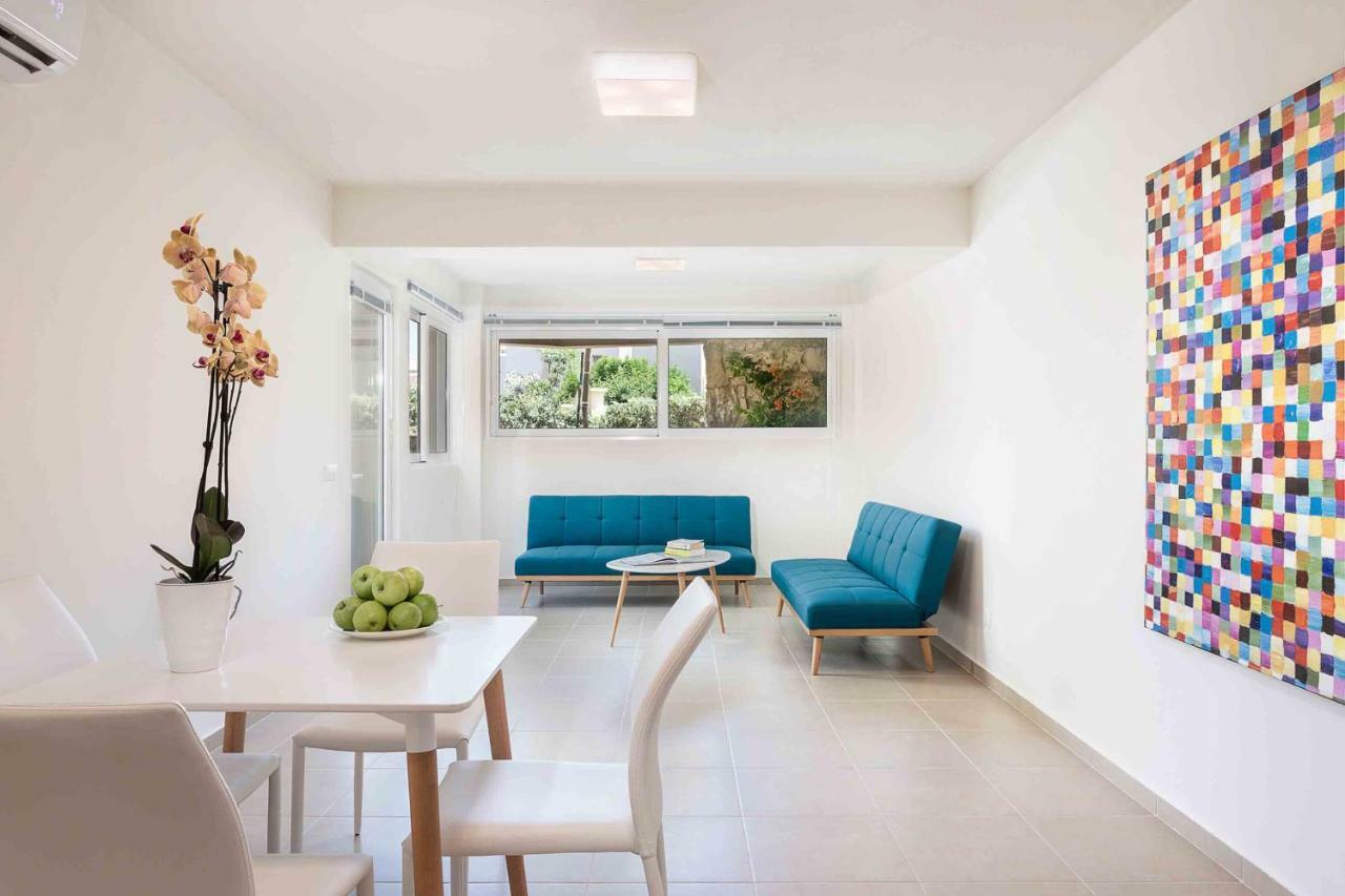 Resitour - Aphrodite Beachfront Pirgos Psilonerou Bagian luar foto