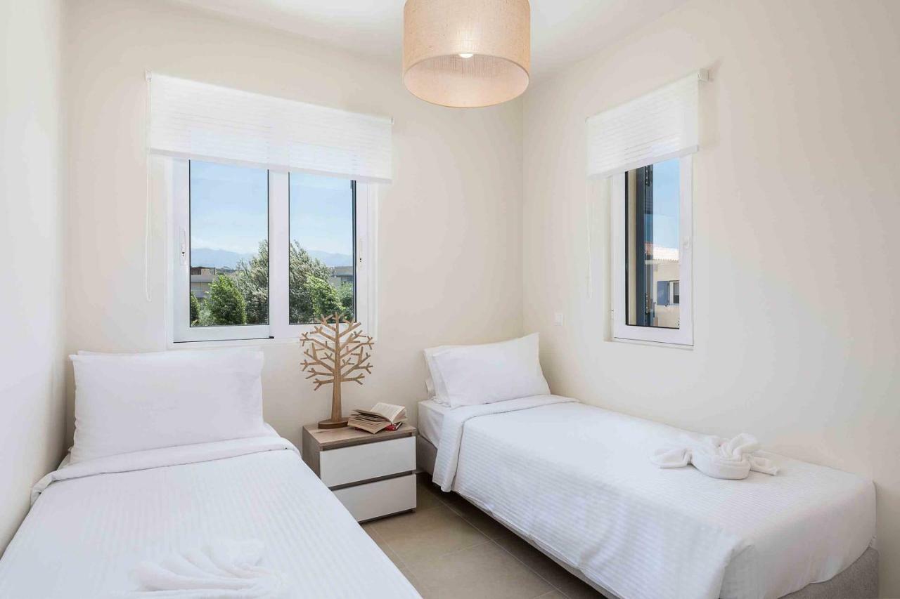 Resitour - Aphrodite Beachfront Pirgos Psilonerou Bagian luar foto